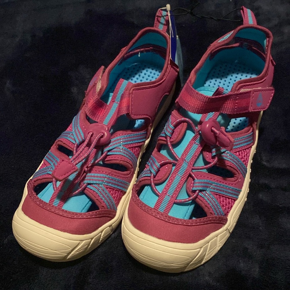 NWT size 2 water shoes